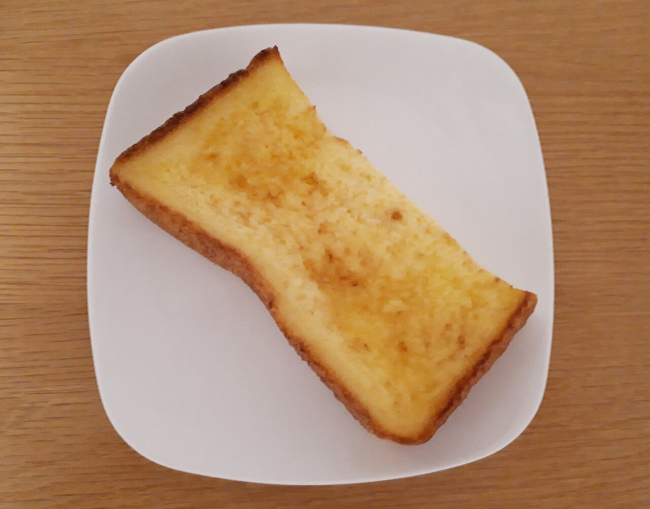 モスバーガーのフレンチトーストを袋から出した写真