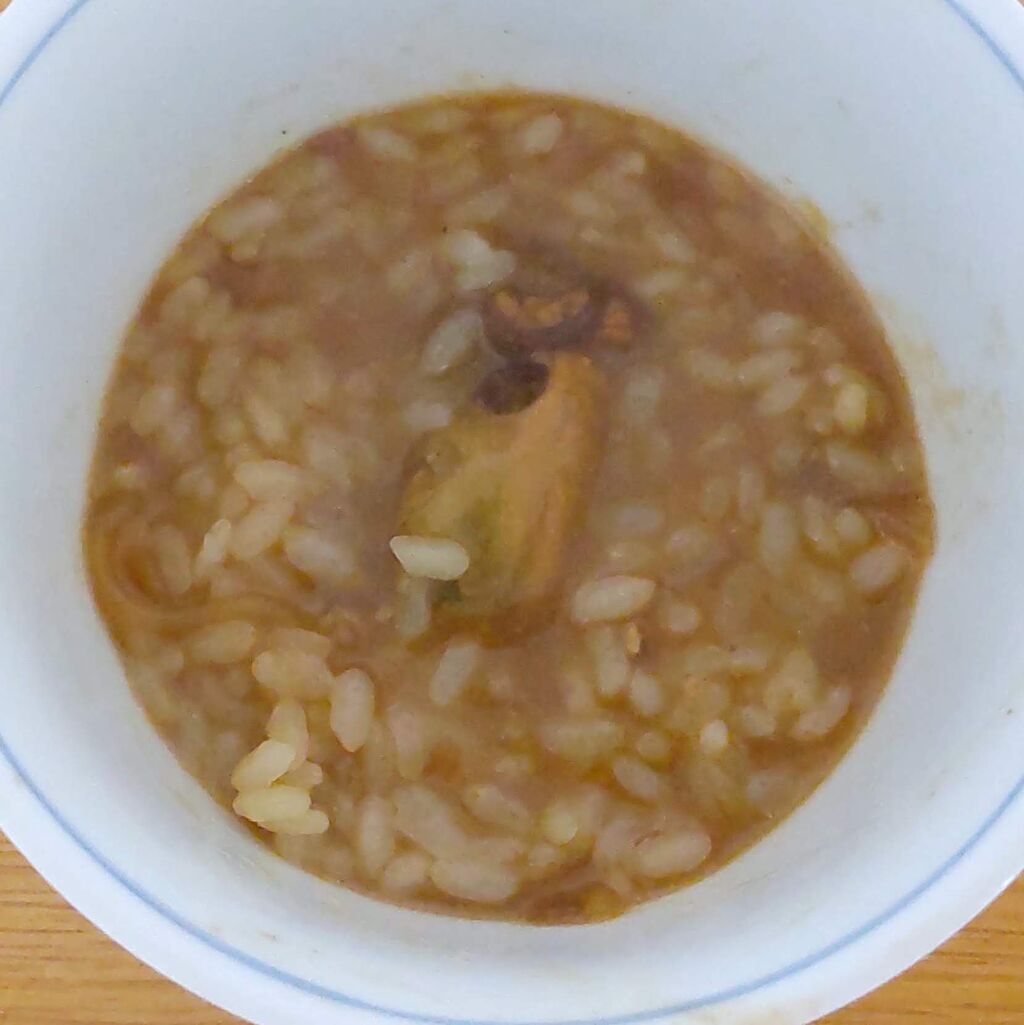 ひろしま牡蠣の土手鍋缶の出汁で作った雑炊の写真
