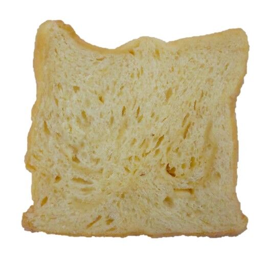 R Bakerの朝から幸せな気分になれる黄色いたまご食パン（ざらめ）をカットした写真