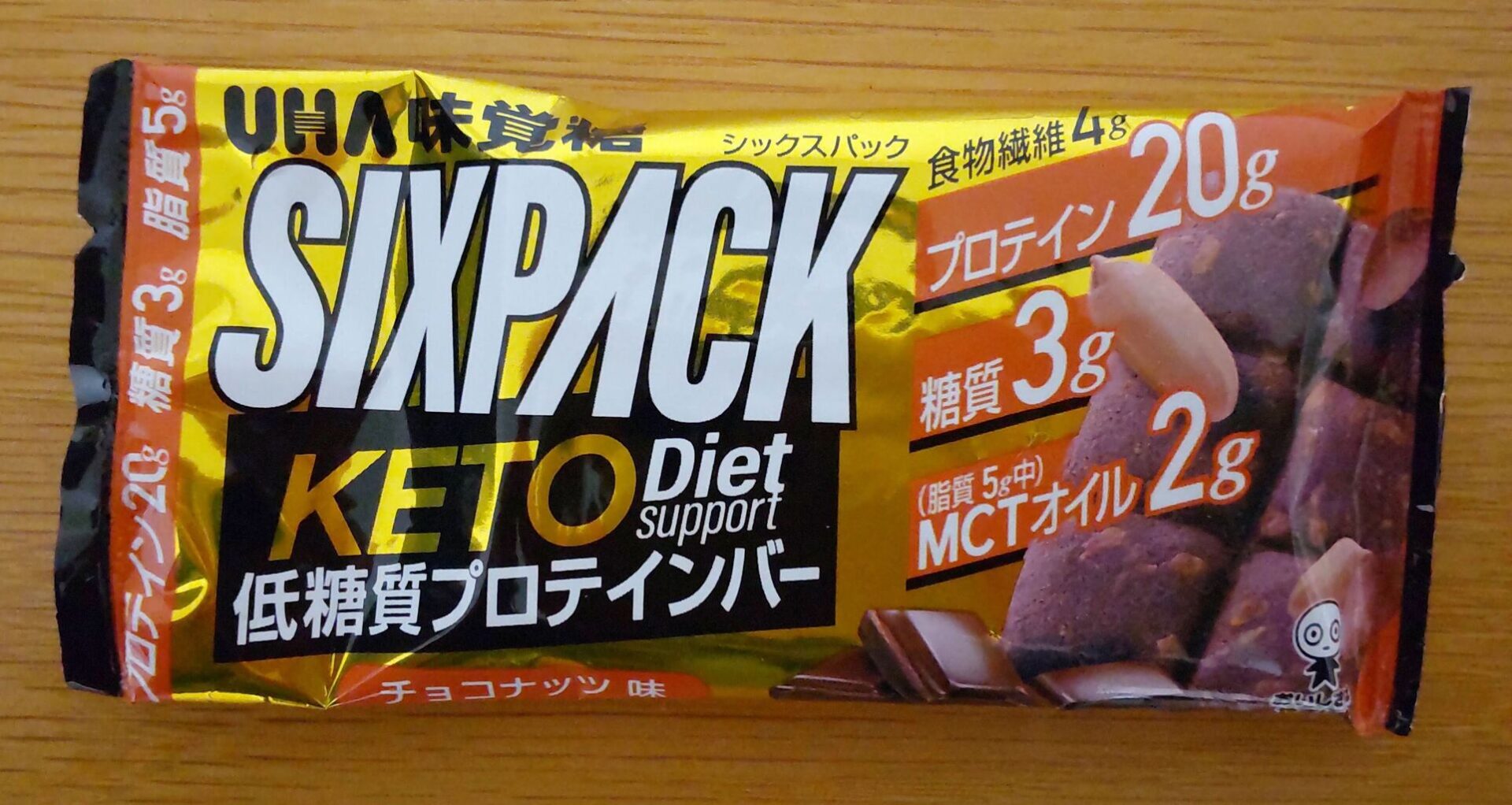 UHA味覚糖のSIXPACK 低糖質プロテインバーチョコナッツ味の写真