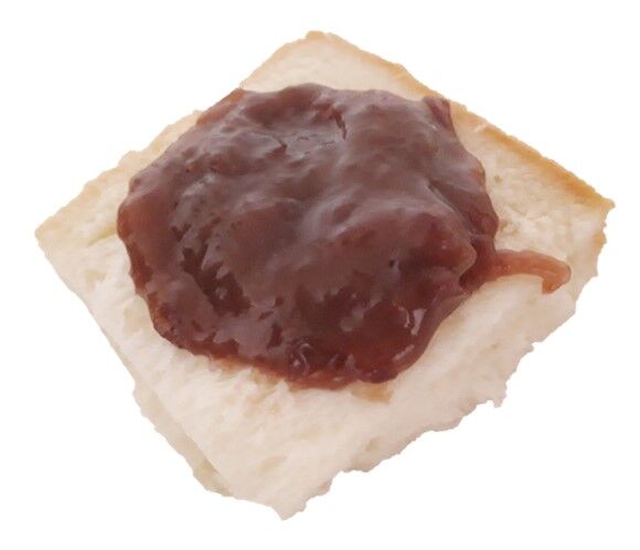 苺あんバターon食パンの写真