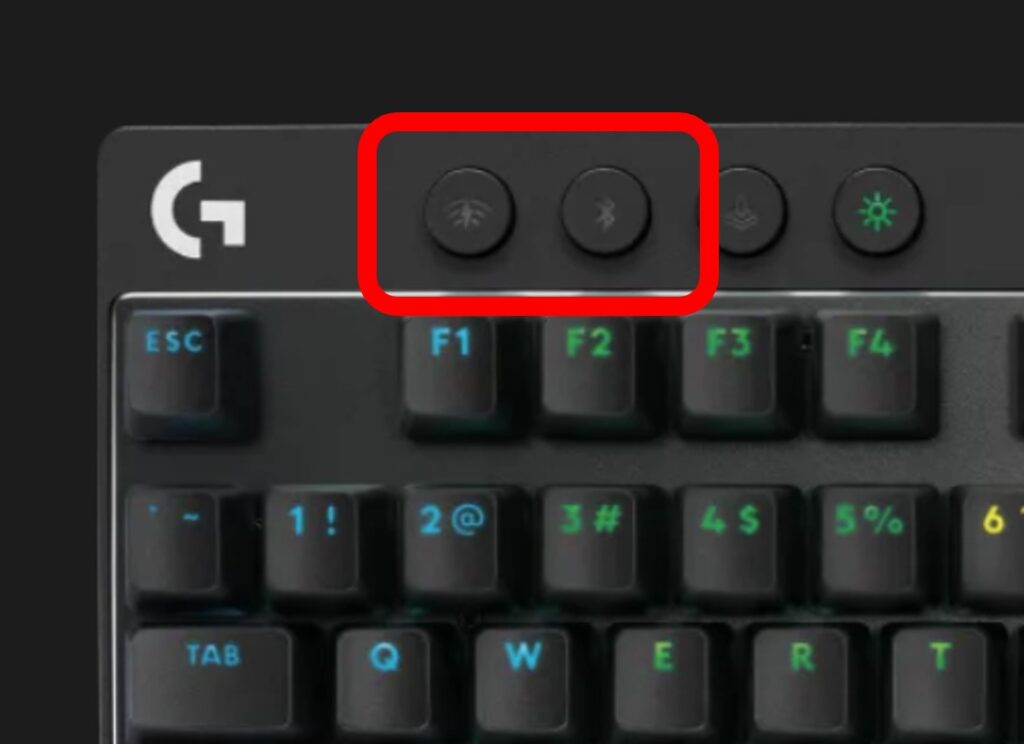 Logicool G PRO X TKLの接続先切り替えボタンがどこにあるかわかる写真