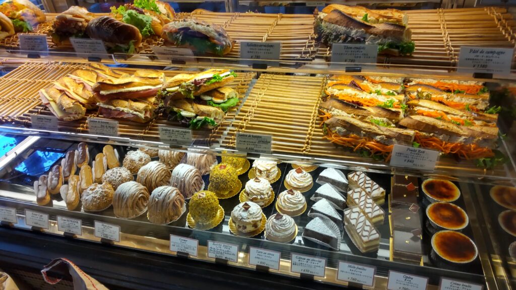 Brasserie VIRON（ブラッスリー・ヴィロン）丸の内店で店頭販売されているパンの写真