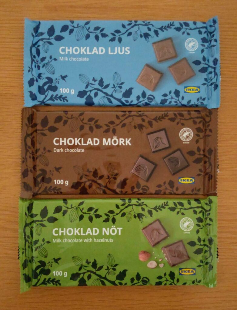 IKEAの3種類の板チョコレート（ショクラード・ユースとショクラード・ムルクとショクラード・ヌェート）の写真