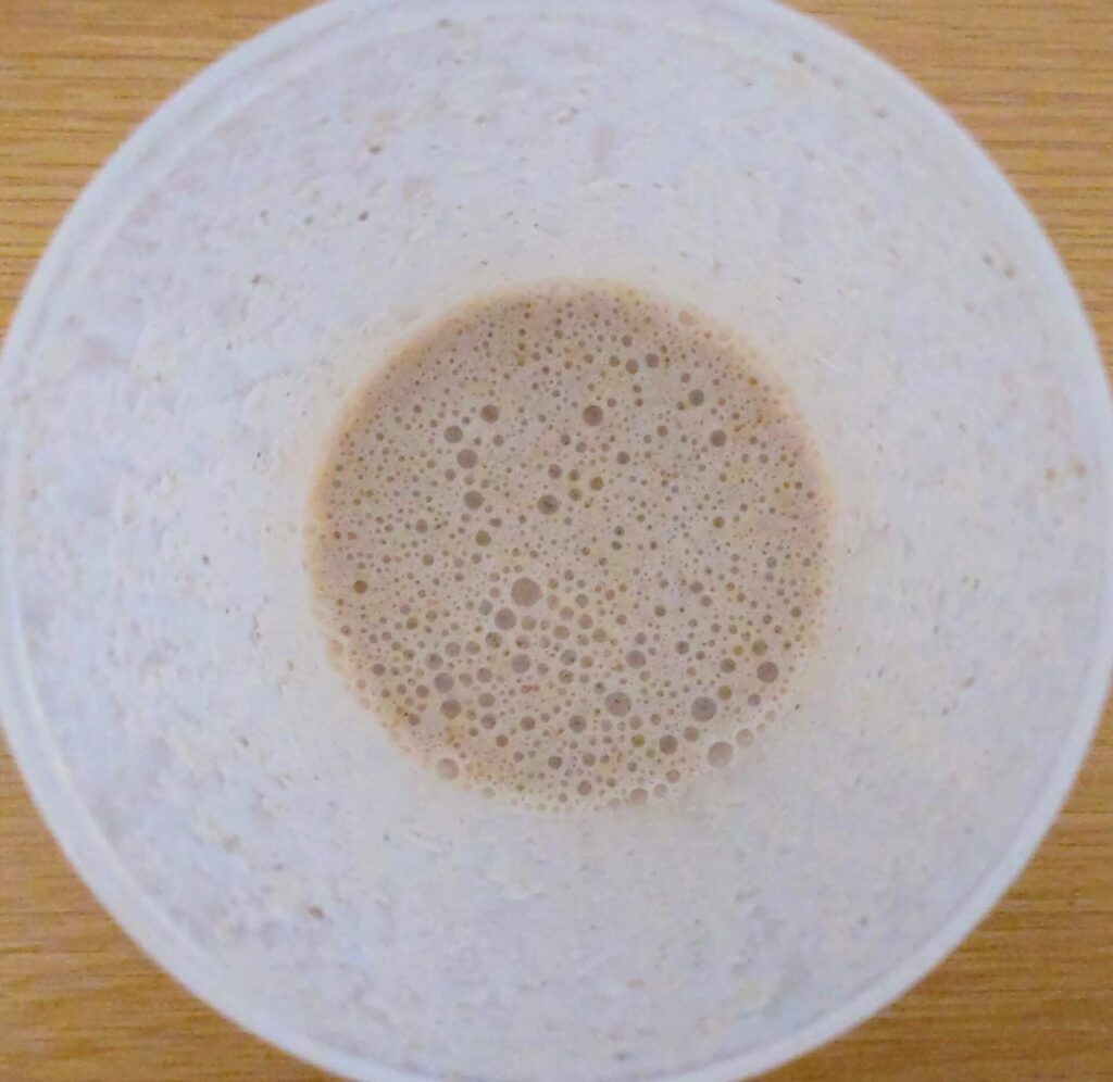 購入したMY ROUTINEチロルチョココーヒーヌガー風味プロテインを牛乳と混ぜた写真