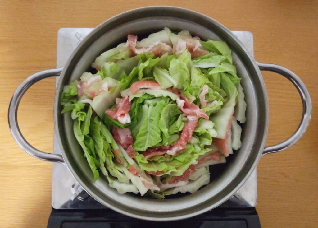 京都府京都市のふるさと納税返礼品京都ぽーく豚肉小間切れ（900g）を使って作った鍋の写真