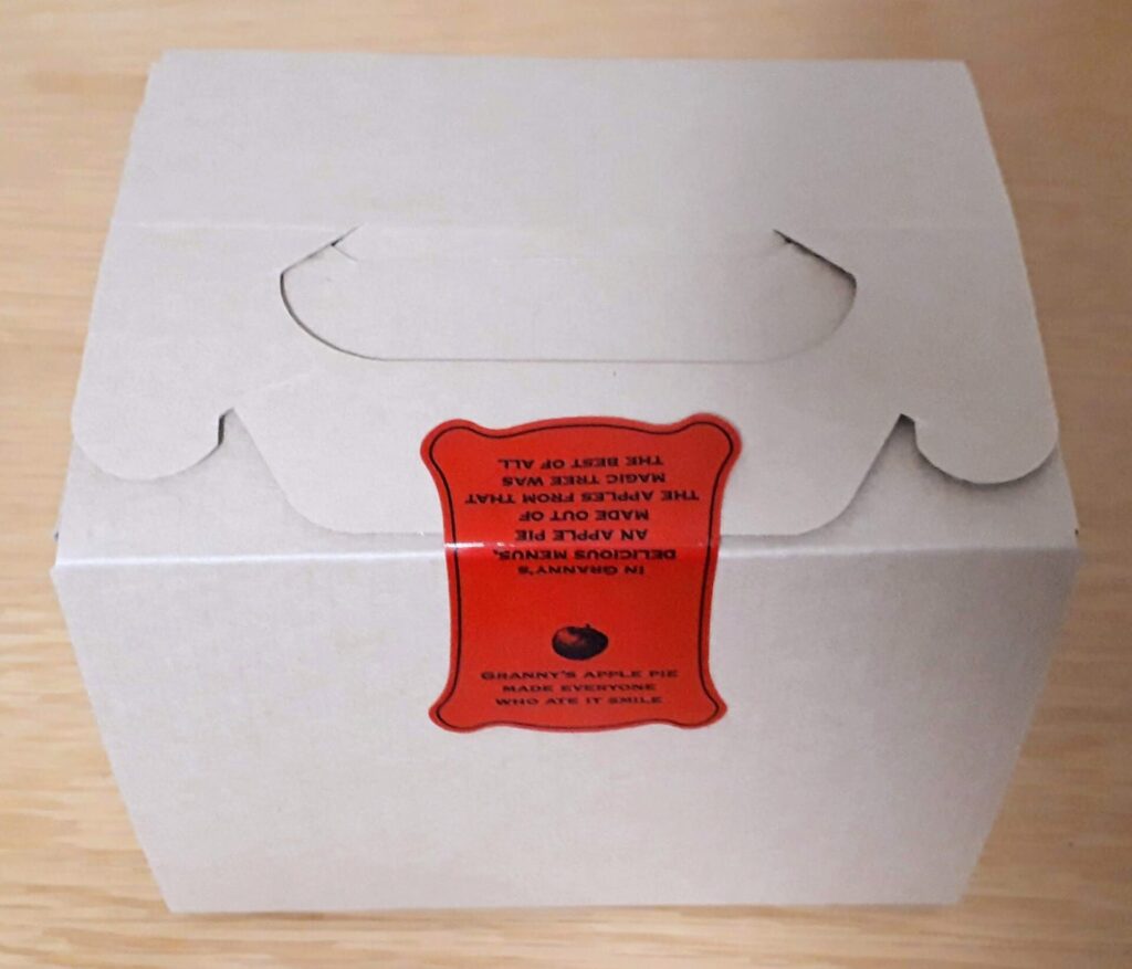 GRANNY SMITH APPLE PIE & COFFEE（グラニースミス）でテイクアウトしたケーキ箱の写真