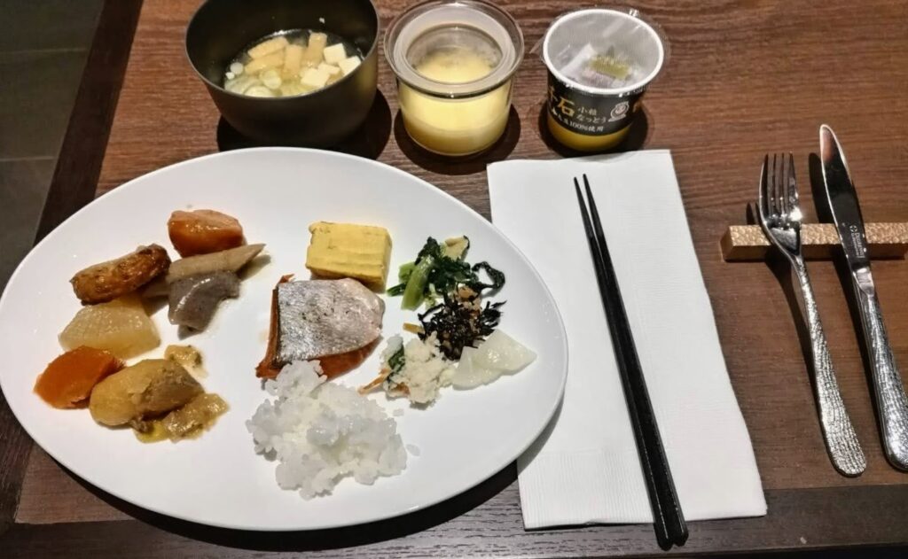 ヒルトン横浜のエグゼクティブラウンジの朝食に食べた和食メニューの写真