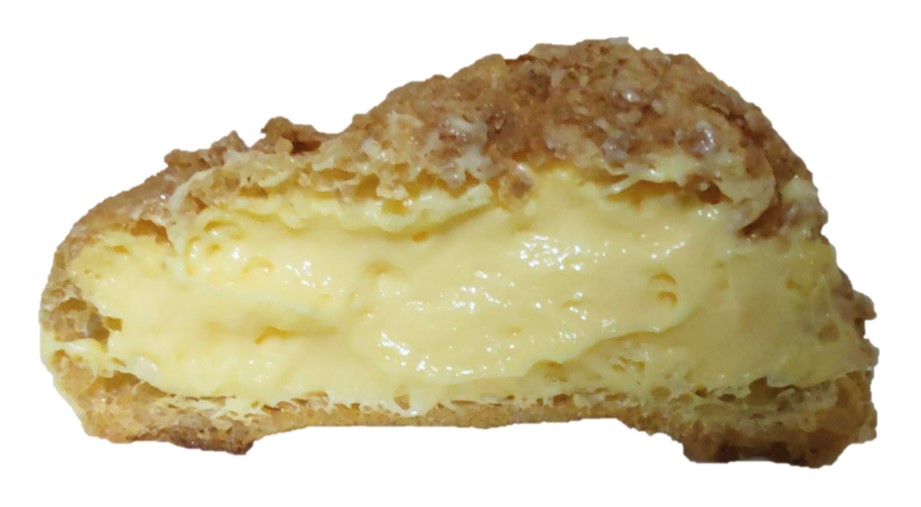 ローソンUchiCafeの濃厚たまごのカスタードクッキーシューの断面写真