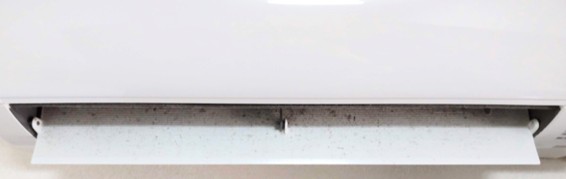 エアコンの送風口のカビの写真